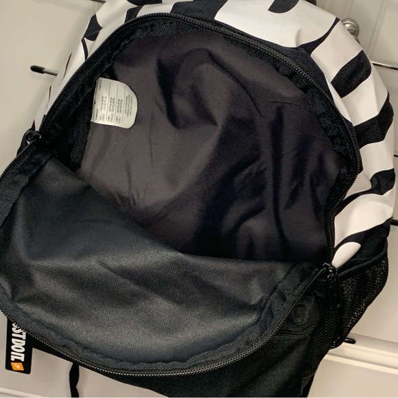 Nike Brasilia JDI Kids' Mini Backpack 11 Liter - Picture 12 of 16